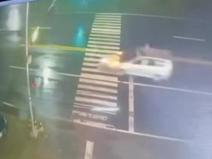 Pria Mabuk Bawa Mobil Ugal-ugalan Tabrak 2 Pelajar di Lutra, Pelaku Ditangkap