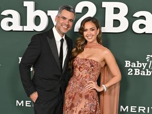 Jessica Alba Resmi Gugat Cerai Suami Setelah 17 Tahun Menikah Jessica Alba Resmi Gugat Cerai Suami Setelah 17 Tahun Menikah