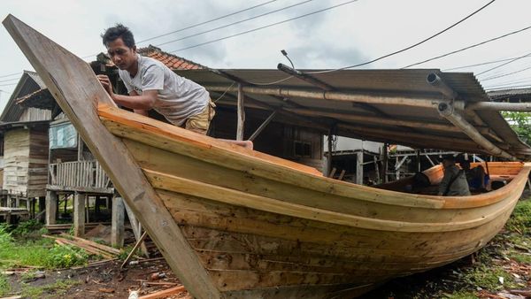 Melihat Pembuatan Perahu Nelayan di Kota Serang