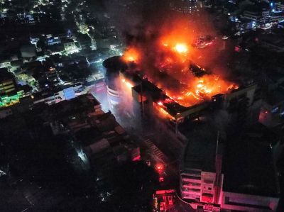 Penampakan Kobaran Api Lalap Glodok Plaza Semalam