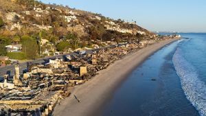 Penampakan Kota Malibu California Nyaris Lenyap Dimakan Api