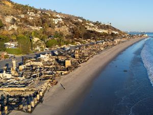 Imbas Kebakaran, Sumber Air Los Angeles Tak Lagi Aman Untuk Diminum Imbas Kebakaran, Sumber Air Los Angeles Tak Lagi Aman Untuk Diminum