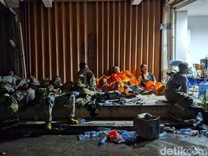 Cerita Damkar Dengar Teriakan Minta Tolong di Lantai 9 Glodok Plaza