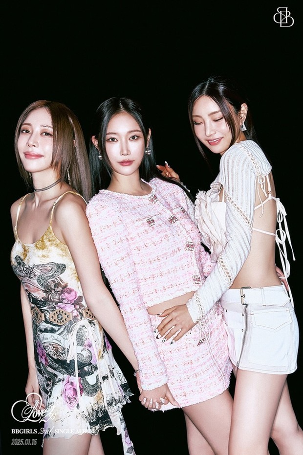 Potret BB Girls dalam foto konsep single 'LOVE 2'/ Foto: instagram.com/weare_bbgirls Potret BB Girls dalam foto konsep single 'LOVE 2'