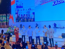 Prabowo Nyanyi O Ulate Bareng Anindya Bakrie-Arsjad di Munas Kadin