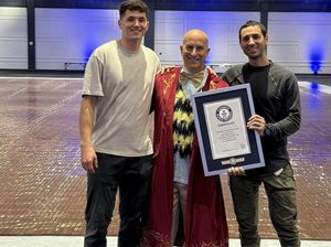 Keren! Nick Digiovanni Raih Rekor Cokelat Terbesar di Dunia Keren! Nick Digiovanni Raih Rekor Cokelat Terbesar di Dunia