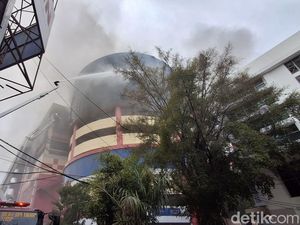 Suasana Terkini Glodok Plaza yang Kebakaran Semalam