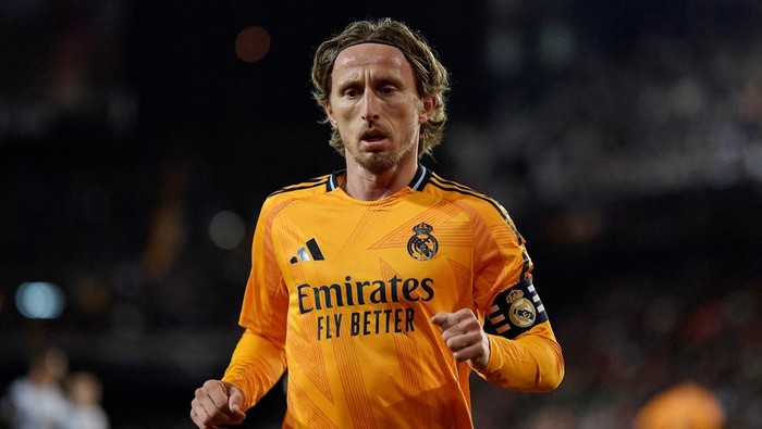 Soccer Football - LaLiga - Valencia v Real Madrid - Estadio de Mestalla, Valencia, Spain - January 3, 2025 Real Madrids Luka Modric REUTERS/Pablo Morano