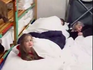 Kunci Kamar Hotel Rusak, Keluarga Ini Tidur di Ruang Cuci!