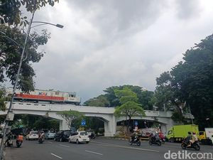 Cerita Viaduk Jalan Pahlawan: Dibangun Belanda, Dipakai Arek Suroboyo Bertahan Cerita Viaduk Jalan Pahlawan: Dibangun Belanda, Dipakai Arek Suroboyo Bertahan