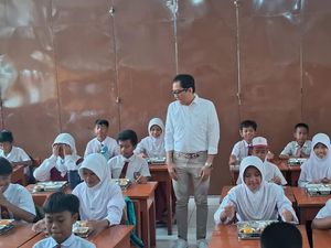 Wamenperin Tinjau Proses MBG Menu Olahan Telur di Jakarta Timur