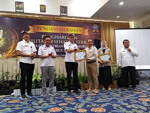 2 RS di Banyuwangi raih penghargaan MJKN Award 2025 Berkat Layanan Online 2 RS di Banyuwangi raih penghargaan MJKN Award 2025 Berkat Layanan Online