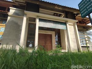 Jejak Pusat Oleh-oleh Khas Ciamis yang Kini Tinggal Kenangan Jejak Pusat Oleh-oleh Khas Ciamis yang Kini Tinggal Kenangan