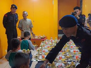 Brimob Polda Metro Bagikan Makan Bergizi Gratis di Sekolah Anak Jalanan