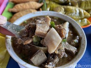 Lezatnya Coto Makassar Syamsul Daeng Ngawing yang Legendaris