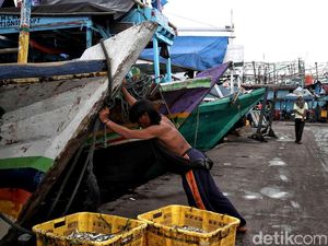 Cuaca Buruk, Nelayan Muara Angke Tidak Melaut