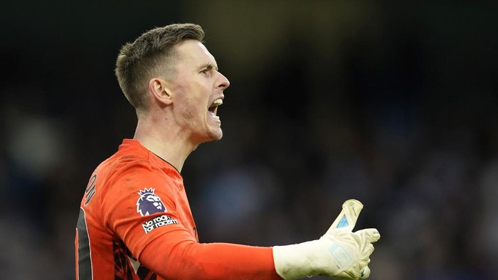 Crystal Palaces goalkeeper Dean Henderson reacts during the English Premier League soccer match between Manchester City and Crystal Palace at the Etihad Stadium in Manchester, England, Saturday, Dec.16, 2023. (AP Photo/Dave Thompson)