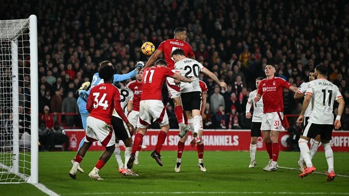 Liverpools Portuguese striker #20 Diogo Jota (C) scores the equalising goal during the English Premier League football match between Nottingham Forest and Liverpool at The City Ground in Nottingham, central England, on January 14, 2025. (Photo by Paul ELLIS / AFP) / RESTRICTED TO EDITORIAL USE. No use with unauthorized audio, video, data, fixture lists, club/league logos or live services. Online in-match use limited to 120 images. An additional 40 images may be used in extra time. No video emulation. Social media in-match use limited to 120 images. An additional 40 images may be used in extra time. No use in betting publications, games or single club/league/player publications. /