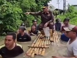 Respons Dirut PUDAM Bangkalan soal Viral Naik Rakit Bak Raja di Area Banjir