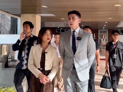 7 Gaya Fuji Main ke Kantor Verrel Bramasta di Gedung DPR RI, Curi Atensi