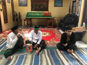 Ibunda Mahfud MD Akan Dimakamkan Berdampingan dengan Suaminya Ibunda Mahfud MD Akan Dimakamkan Berdampingan dengan Suaminya