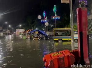 Banjir Rendam Alun-alun Brebes dan Sekitarnya Seusai Hujan Deras