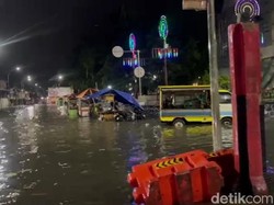 Banjir Rendam Alun-alun Brebes dan Sekitarnya Seusai Hujan Deras