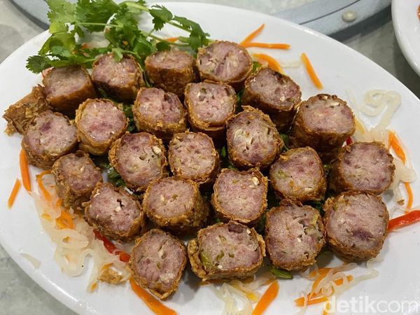 Kelezatan Ngohiong dan Fuyunghai Hakka di Siauw A Tjiap yang Bertahan 102 Tahun
