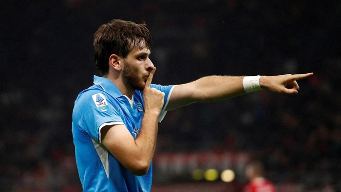 FILE PHOTO: Soccer Football - Serie A - AC Milan v Napoli - San Siro, Milan, Italy - October 29, 2024 Napoli's Khvicha Kvaratskhelia celebrates scoring their second goal REUTERS/Alessandro Garofalo/File Photo