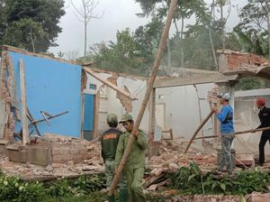 Pergerakan Tanah di Sukabumi, Warga Masih Bertahan di Pengungsian Pergerakan Tanah di Sukabumi, Warga Masih Bertahan di Pengungsian