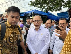 Tinjau Harga Bapok di Pasar Pabaeng-baeng Makassar, Menko Pangan: Beras Stabil