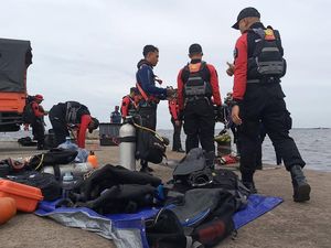 Pencarian Mobil Pensiunan TNI di Marunda Diperluas sampai Radius 100 Meter Pencarian Mobil Pensiunan TNI di Marunda Diperluas sampai Radius 100 Meter