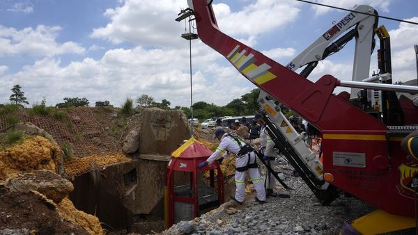 Momen Evakuasi Puluhan Jenazah yang Terjebak di Tambang Emas Afrika