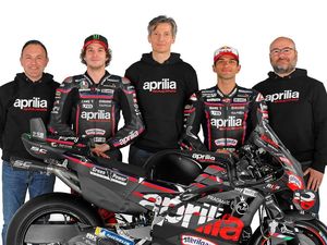 Bos Aprilia Sampaikan Pesan Menohok Buat Martin: Motor Kami Juga Bisa Menang Bos Aprilia Sampaikan Pesan Menohok Buat Martin: Motor Kami Juga Bisa Menang