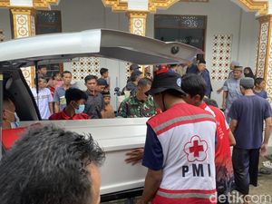 Bapak-Anak Tewas Misterius di Banjarnegara Dimakamkan Berdampingan Bapak-Anak Tewas Misterius di Banjarnegara Dimakamkan Berdampingan
