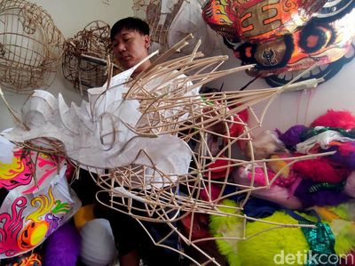Jelang Imlek Perajin Barongsai di Sidoarjo, Kebanjiran Pesanan