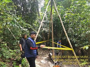 2 Pria Asal Muba Ditangkap Polisi Saat Lakukan Ilegal Drilling di Musi Rawas 2 Pria Asal Muba Ditangkap Polisi Saat Lakukan Ilegal Drilling di Musi Rawas