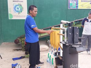Cerita Bastoni Olah Sampah Jadi Produk Ramah Lingkungan di Cirebon