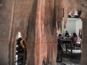 Miris! Siswa Harus Belajar di Ruang Kelas Rusak