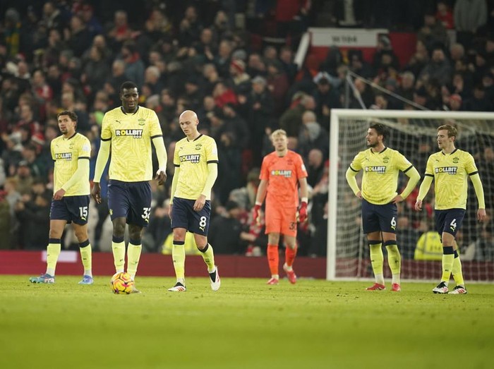 Southampton's tram players react after Manchester United's Amad Diallo scored his side's second goal during the English Premier League soccer match between Manchester United and Southampton at the Old Trafford stadium in Manchester, England, Thursday, Jan. 16, 2025. (AP Photo/Dave Thompson)