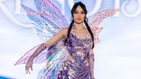7 Gaya Cinta Laura Pakai Baju Bersayap, Peri di Dunia Nyata