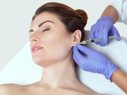 Tren Filler Telinga Terinspirasi Haerin NewJeans, Dokter Ungkap Bahayanya