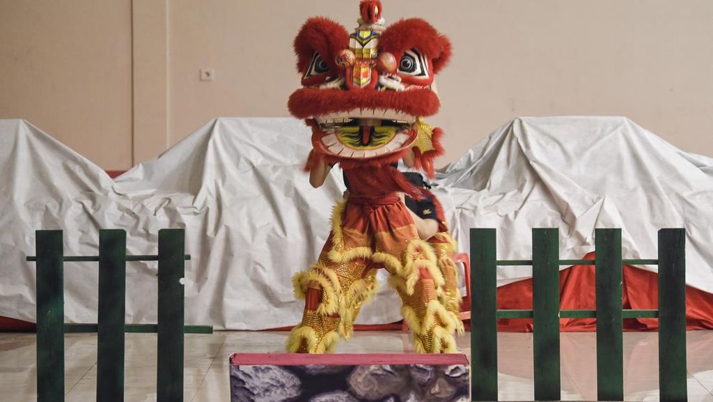 Intip Latihan Barongsai Jelang Imlek di Samarinda Intip Latihan Barongsai Jelang Imlek di Samarinda