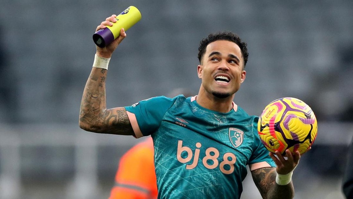 Justin Kluivert mengemas hat-trick. (Foto: REUTERS/Scott Heppell)
