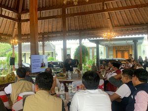 Mensos Kunjungi SMA Unggulan CT ARSA Foundation Sukoharjo