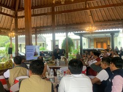 Mensos Kunjungi SMA Unggulan CT ARSA Foundation Sukoharjo