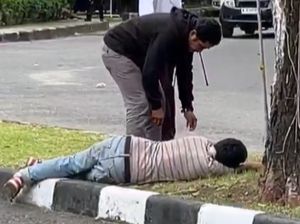 Rebutan Penumpang, Agen Bus Tusuk Lawannya hingga Tewas di Kawasan UNP