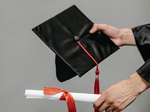 Tips Menghindari Penipuan Beasiswa Palsu di Media Sosial Tips Menghindari Penipuan Beasiswa Palsu di Media Sosial