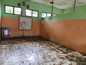 Banjir di Cirebon Surut, Sekolah Berlumpur-Elektronik Rusak Banjir di Cirebon Surut, Sekolah Berlumpur-Elektronik Rusak
