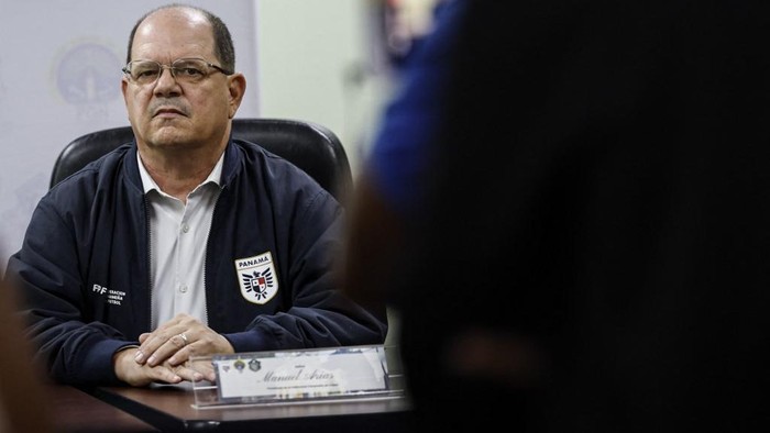 The president of the Panamanian Football Federation, Manuel Arias, looks on during a press conference at the Public Ministry in Panama City on September 3, 2024. Three football players were arrested this Tuesday in Panama for the alleged manipulation of matches in the Panamanian Football League (LPF), the highest competition of this sport in the Central American country, reported the Prosecutors Office. (Photo by Martin BERNETTI / AFP)